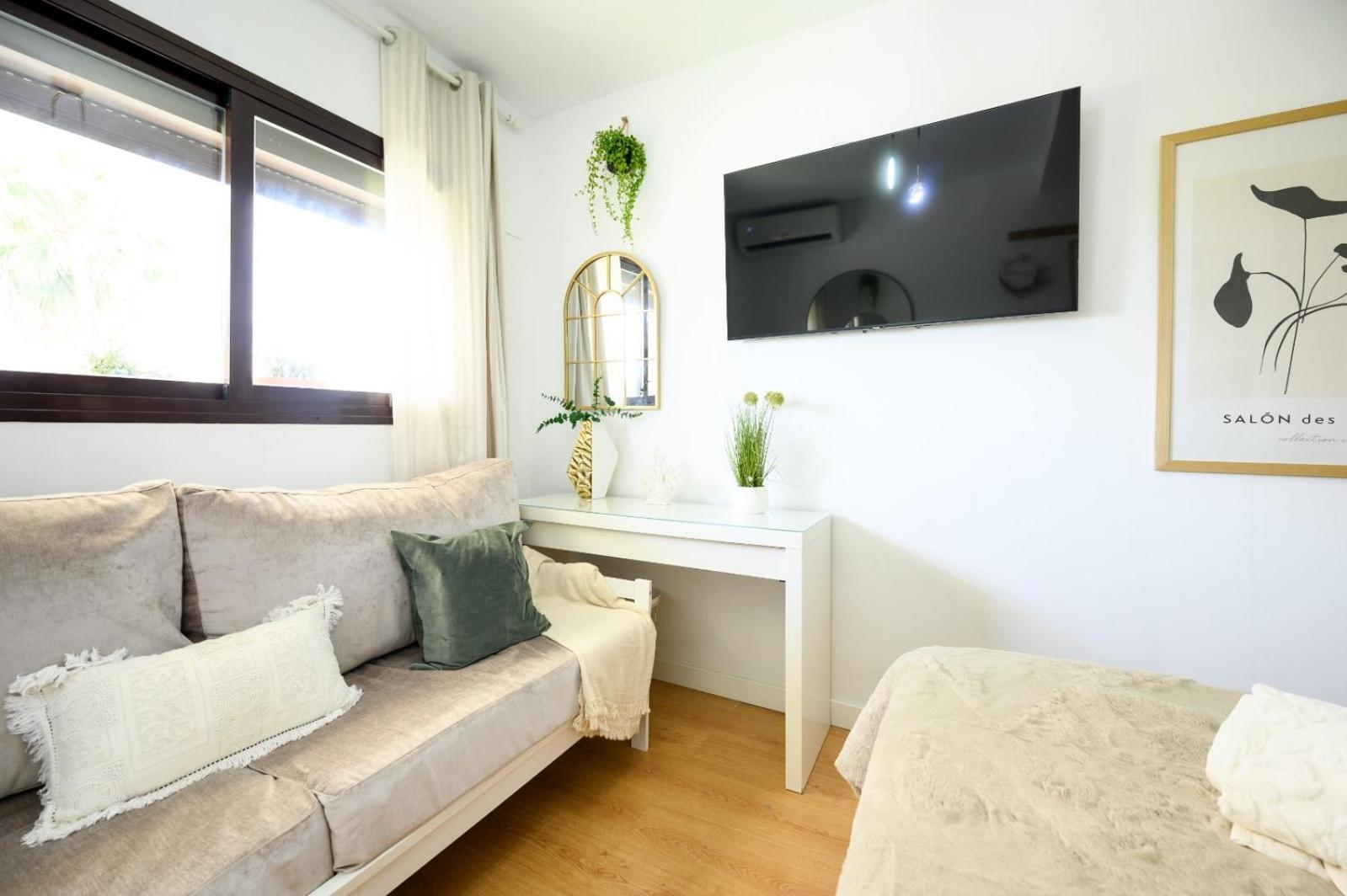 Estudio Con Parking Teatinos Malaga Living Exterior photo
